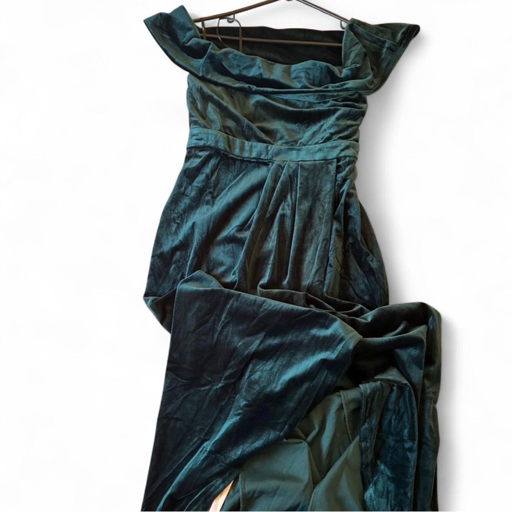 Lulus Elegant Green Velvet Off-Shoulder Dress